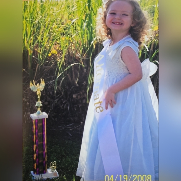 Meet your Posher, Tori - Picture 4 of 4